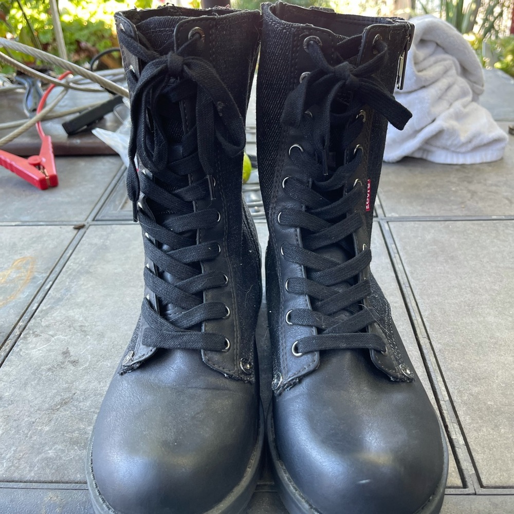 Levi’s boots for women